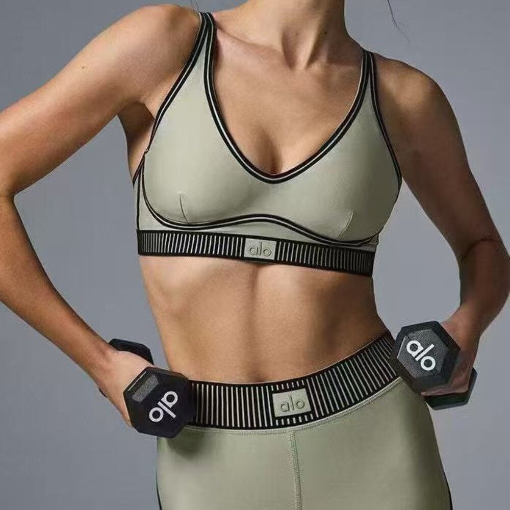 Alo Yoga Mint Green Color-Blocked Two-Piece Workout Set, Size S.